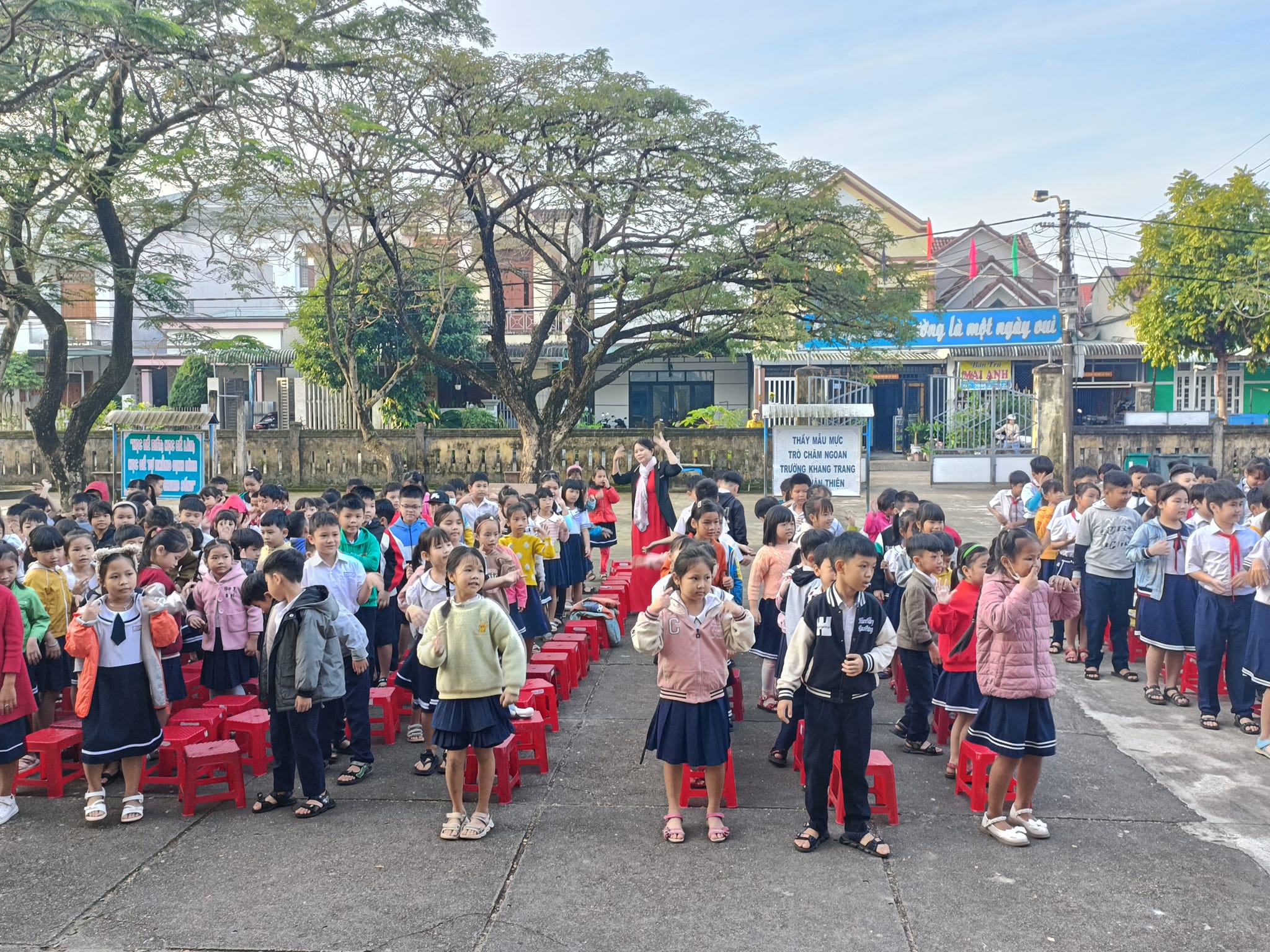 Liên đội trường Tiểu Học Đông Phú tổ chức mỗi ngày một cuốn sách